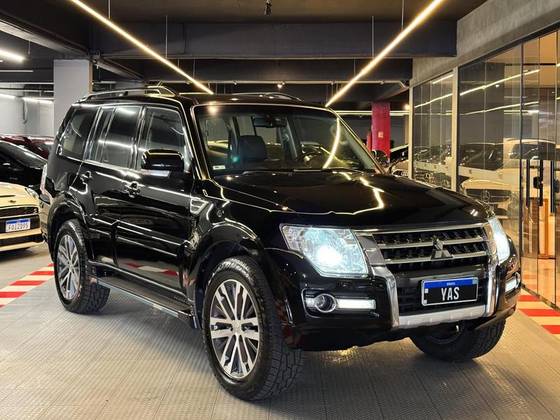 MITSUBISHI PAJERO FULL 3.8 HPE 4X4 V6 24V GASOLINA 4P AUTOMÁTICO MITSUBISHI PAJERO FULL 3.8 HPE 4X4 V6 24V GASOLINA 4P AUTOMÁTICO